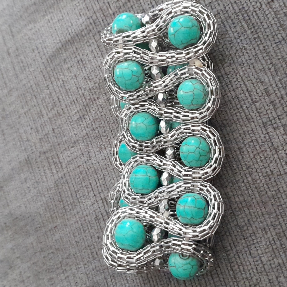 Beautiful silver tone bracelet